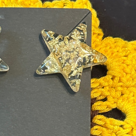 NEW PLUNDER Gold-marbled star, stud earrings - Picture 3 of 3